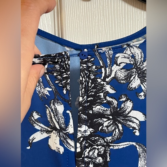 Suzanne Betro Women’s Division:S-Signature
TWIN PRINT TIE WAIST TOP Size S NWT - Picture 7 of 11